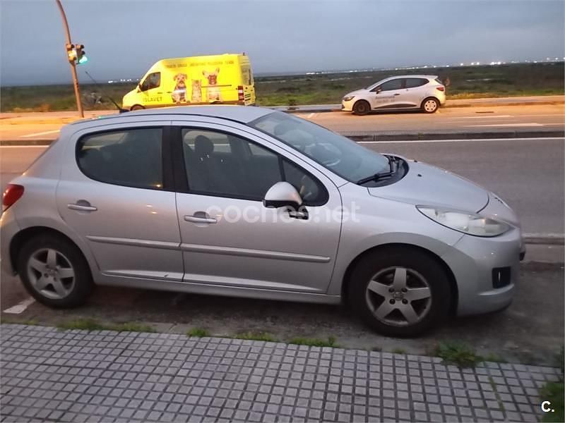 Usado Peugeot 207 Sport 70 CV (51 kW) 2009 Gris / plata Berlina