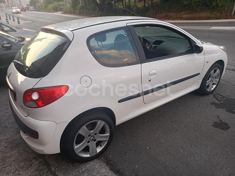 Occasion Peugeot 206+ 70 ch (51 kW) 2011 Blanc Citadine