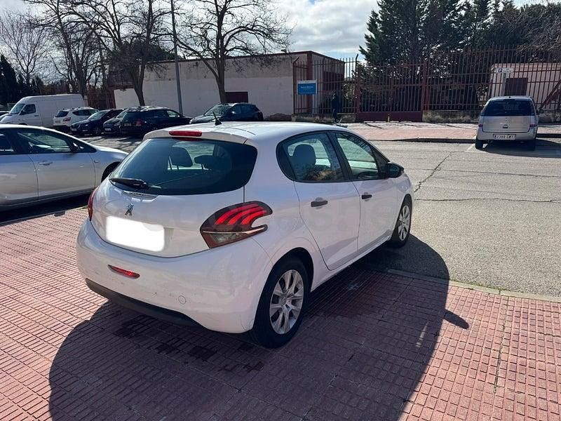 Usado Peugeot 208 Active 75 CV (55 kW) 2018 Blanco Utilitario