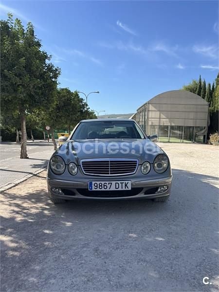 Beige Usado 2004 Mercedes E220 Elegance Berlina | 5200 € (Precio justo) - Imagen 1/4