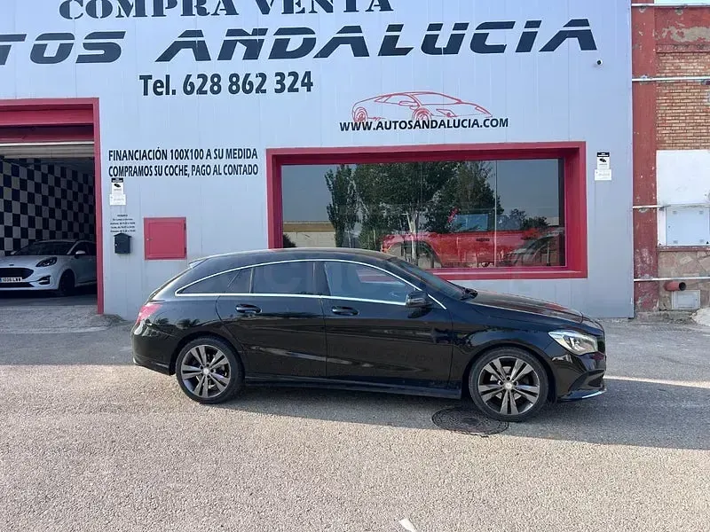 Usado Mercedes CLA200 Shooting Brake 136 CV (100 kW) 2017 Negro Familiar
