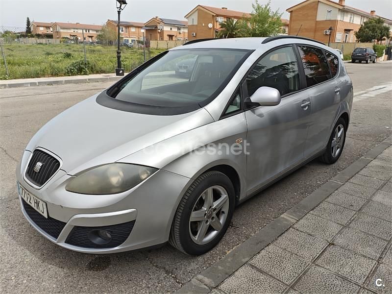 Usado Seat Altea XL Reference 105 CV (77 kW) 2012 Gris / plata Monovolumen
