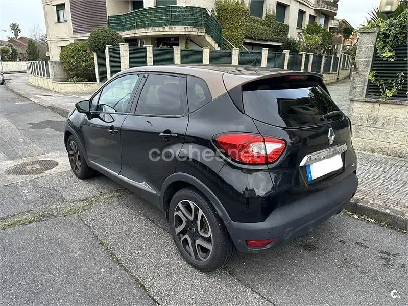 Usado Renault Captur Zen 90 CV (66 kW) 2016 Negro SUV