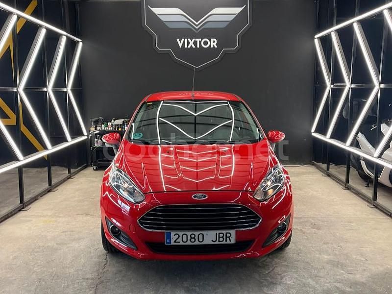 Rojo Usado 2014 Ford Fiesta Trend Berlina | 6100 € (Precio justo) - Imagen 1/4