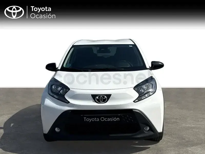 Usado Toyota Aygo X Play 72 CV (52 kW) 2023 Blanco SUV
