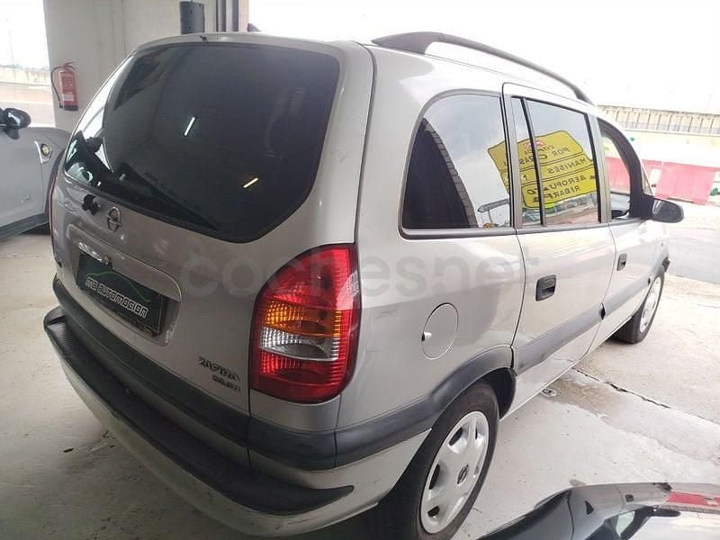 Usado Opel Zafira Elegance 100 CV (73 kW) 2002 Gris / plata Monovolumen