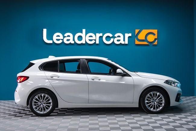 Usado BMW 118 Sport Line 136 CV (100 kW) 2021 Blanco Utilitario