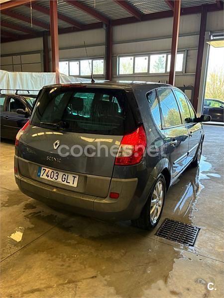 Usado Renault Scénic III Dynamique 130 CV (95 kW) 2009 Gris / plata Monovolumen