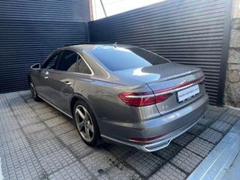 Usado Audi A8 Ambiente 286 CV (210 kW) 2018 Gris / plata Berlina