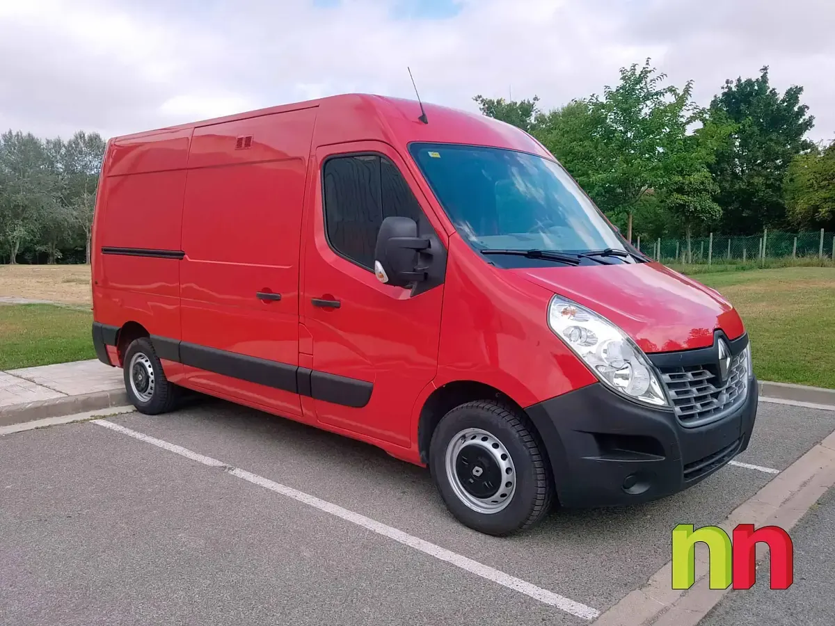 Begagnad Renault Master 135 HK (99 kW) 2017 Röd Van