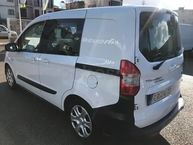 Usado Ford Tourneo Courier Trend 100 CV (73 kW) 2019 Blanco Monovolumen
