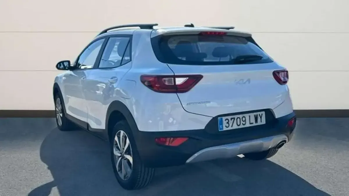 Begagnad Kia Stonic 84 HK (61 kW) 2022 Vit SUV
