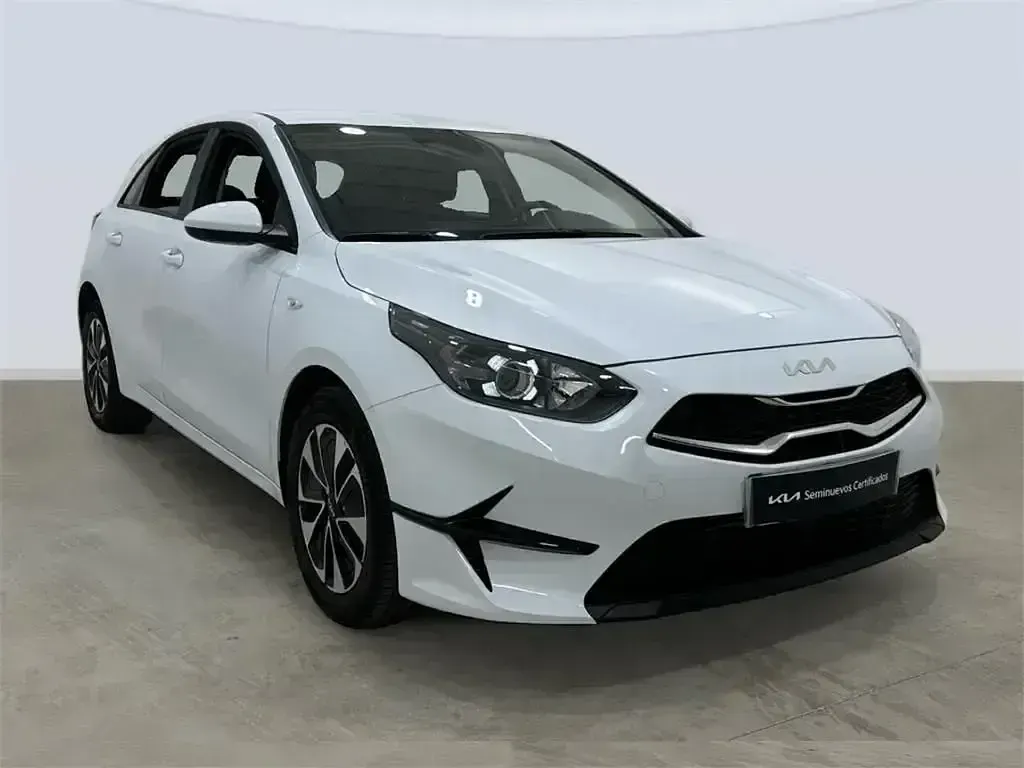 Usado Kia Ceed 101 CV (74 kW) 2024 Blanco Utilitario