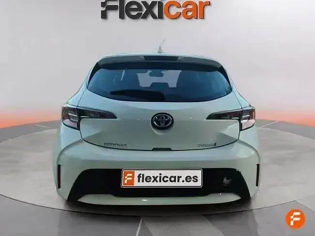 Usado Toyota Corolla Active 122 CV (89 kW) 2020 Blanco Berlina