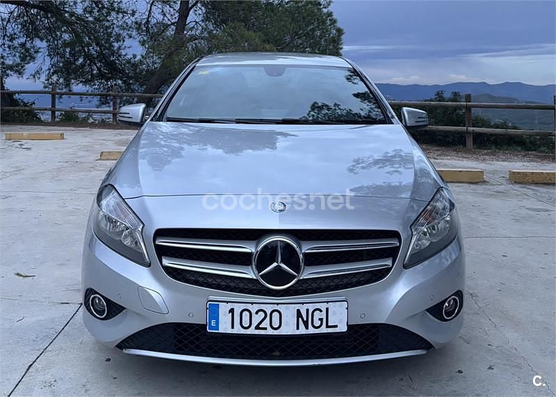 Usado Mercedes A180 Edition 122 CV (89 kW) 2014 Gris / plata Berlina