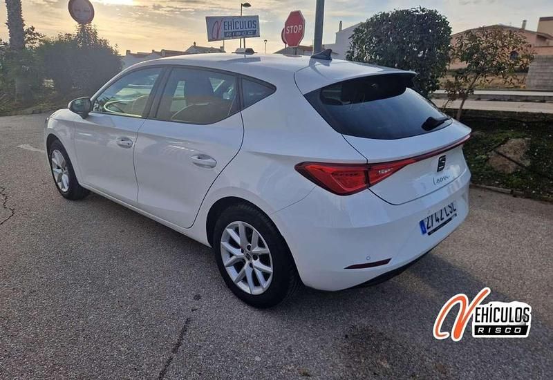 Usado Seat Leon Style 116 CV (85 kW) 2021 Blanco Utilitario
