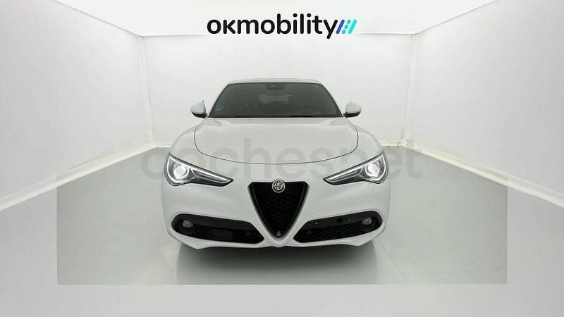 Usado Alfa Romeo Stelvio Sprint 160 CV (117 kW) 2022 Blanco SUV