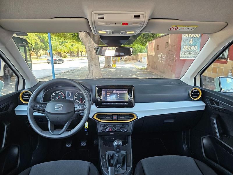 Usado Seat Arona Ecomotive 95 CV (69 kW) 2022 Blanco SUV