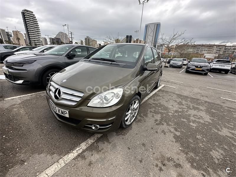 Usado Mercedes B200 140 CV (102 kW) 2011 Marrón Monovolumen
