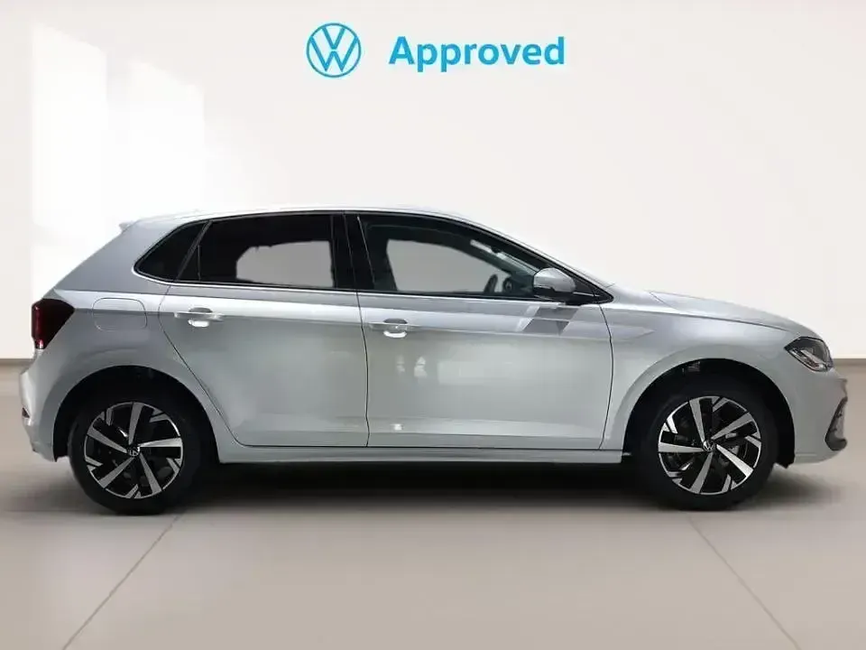 Usado VW Polo 95 CV (69 kW) 2024 Plateado Berlina