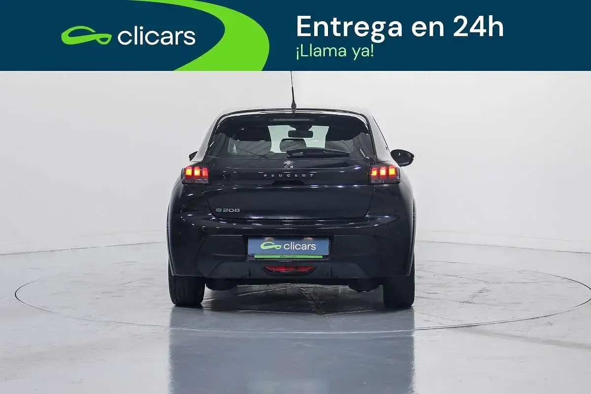 Usado Peugeot e-208 Active 100 kW (136 CV) 2023 Negro Utilitario