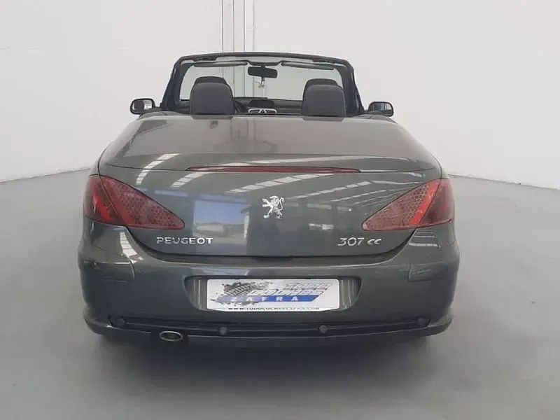 Usado Peugeot 307 CC 136 CV (100 kW) 2006 Gris / plata Descapotable