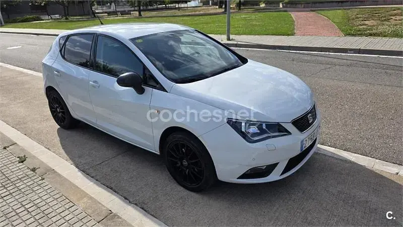 Usado Seat Ibiza CONNECT 95 CV (69 kW) 2015 Blanco Berlina