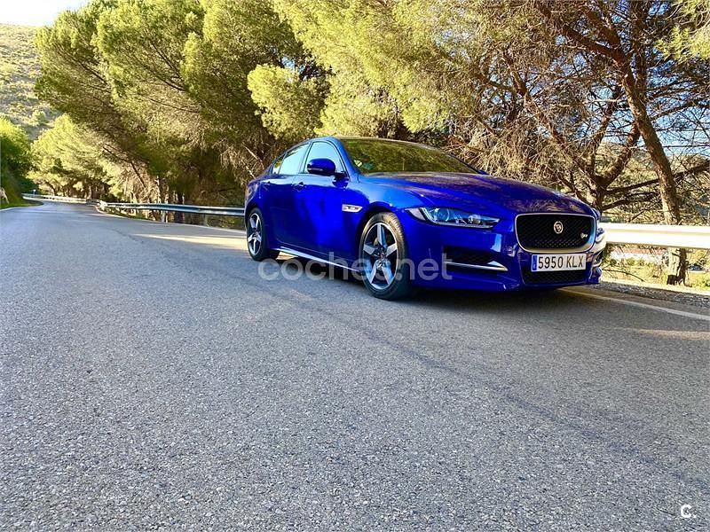 Usado Jaguar XE R-Sport 200 CV (147 kW) 2018 Azul Berlina