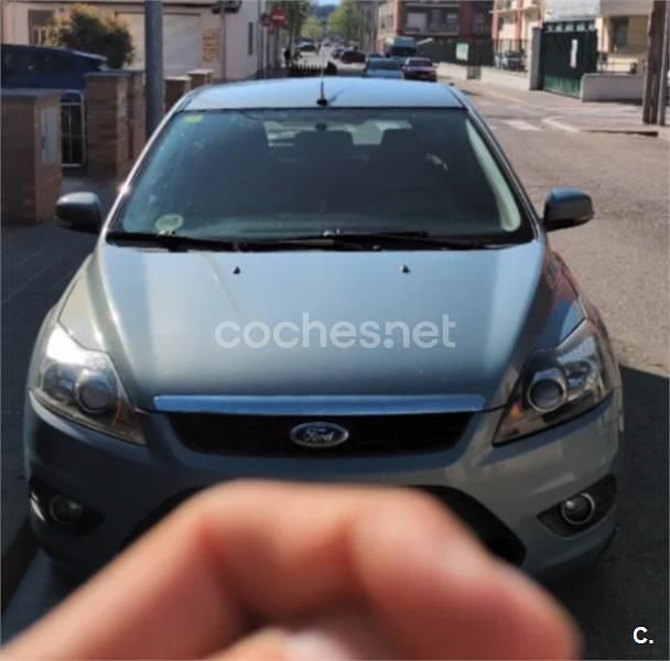 Usado Ford Focus Trend 90 CV (66 kW) 2008 Azul Berlina