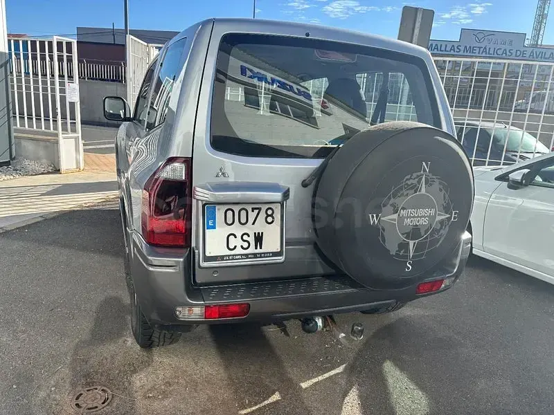 Usado Mitsubishi Montero 160 CV (117 kW) 2004 Gris / plata SUV