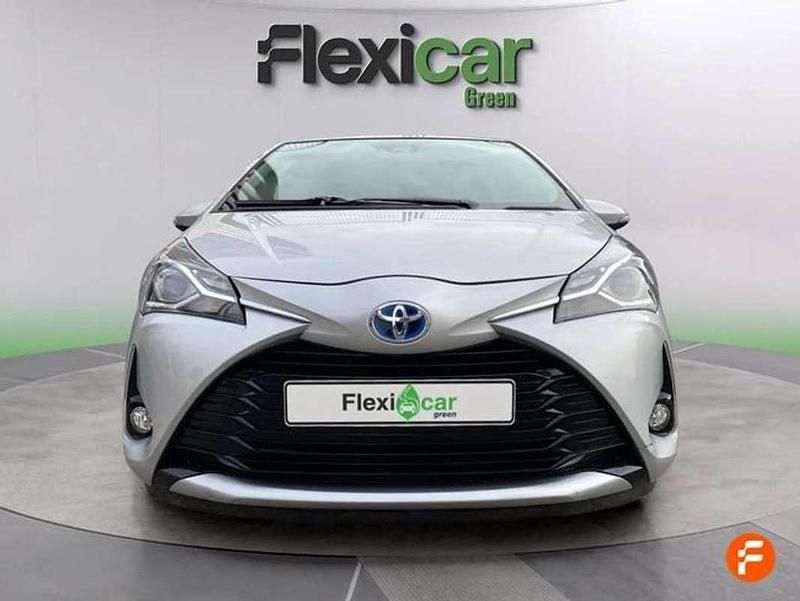 Usado Toyota Yaris Hybrid Active 99 CV (72 kW) 2019 Gris Utilitario