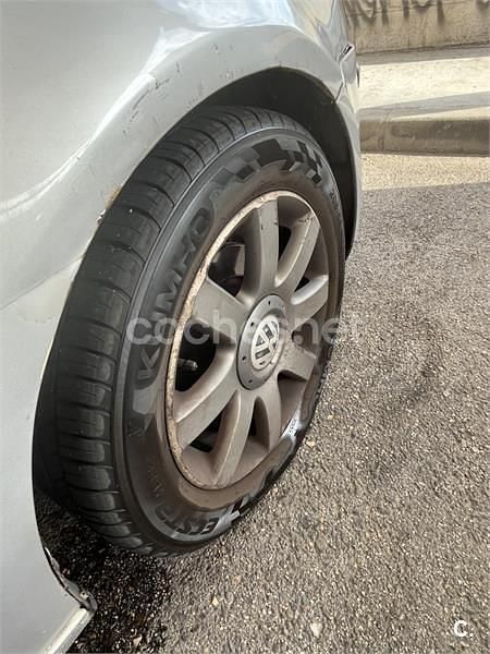 Usado VW Golf IV Highline 105 CV (77 kW) 2004 Gris / plata Berlina