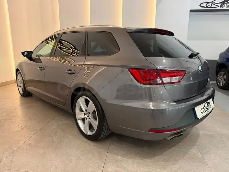 Usado Seat Leon FR 184 CV (135 kW) 2015 Gris / plata Familiar