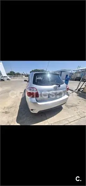 Usado Toyota Auris Edition 132 CV (97 kW) 2011 Gris / plata Utilitario
