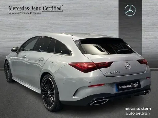 Usado Mercedes CLA220 AMG line 190 CV (139 kW) 2024 Plata hightech Familiar