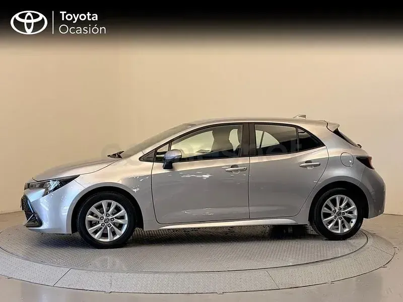 Usado Toyota Corolla Active 140 CV (102 kW) 2025 Gris / plata Berlina