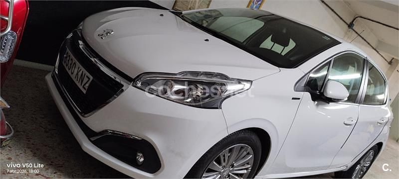 Usado Peugeot 208 82 CV (60 kW) 2018 Blanco Utilitario