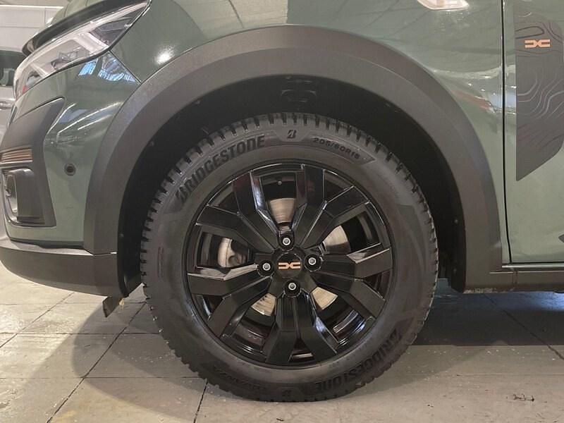 Usado Dacia Jogger Extreme 110 CV (80 kW) 2024 Verde Monovolumen