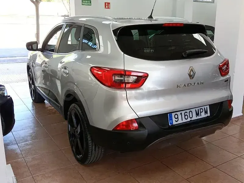 Usado Renault Kadjar Zen 130 CV (95 kW) 2015 Gris / plata SUV