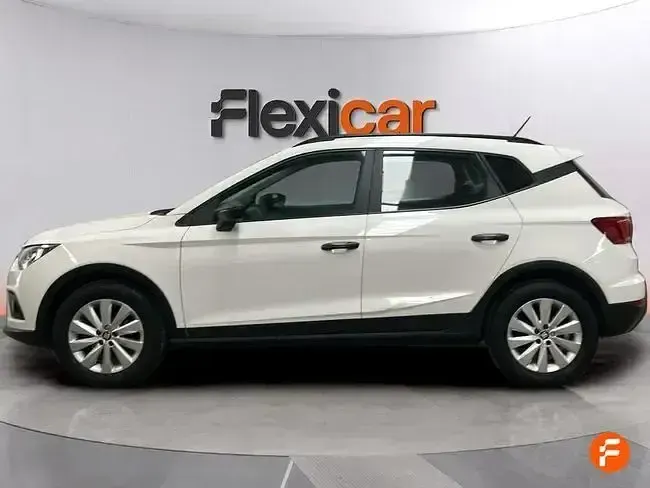 Usado Seat Arona Ecomotive 95 CV (69 kW) 2021 Blanco SUV