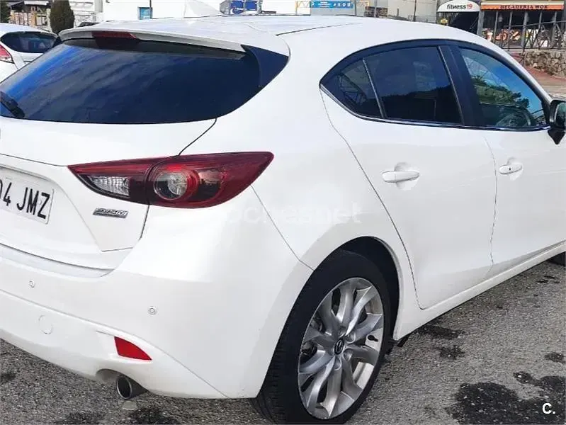 Usado Mazda 3 Luxury 120 CV (88 kW) 2016 Blanco Berlina