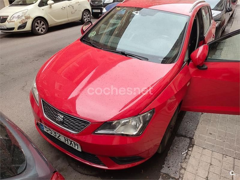 Usado Seat Ibiza ST Reference 90 CV (66 kW) 2014 Rojo Familiar