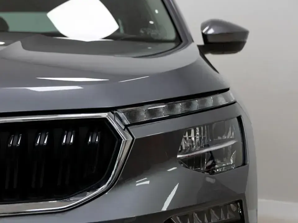 Usado Skoda Kamiq Selection 115 CV (84 kW) 2025 Gris SUV