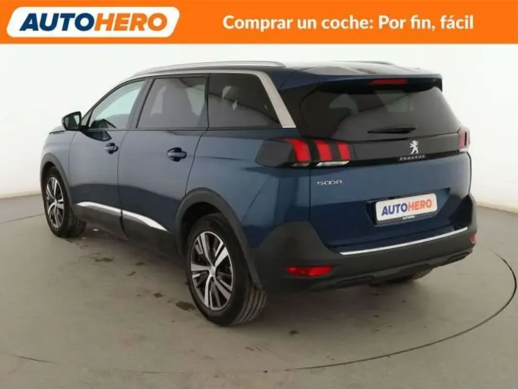 Usado Peugeot 5008 Allure 131 CV (96 kW) 2023 Verde SUV