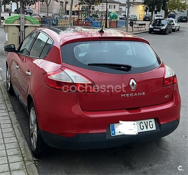 Rojo Usado 2010 Renault Mégane Dynamique Berlina | 4200 € (Buen precio) - Imagen 1/3