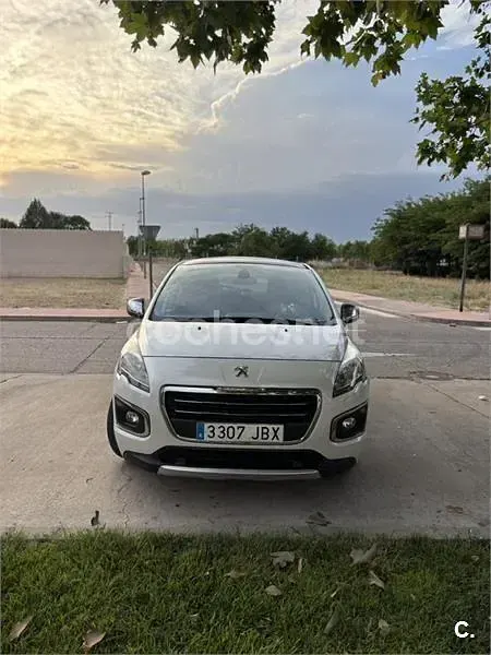 Usado Peugeot 3008 Allure 120 CV (88 kW) 2014 Blanco Familiar