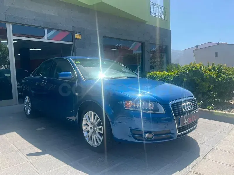 Usado Audi A4 140 CV (102 kW) 2006 Azul Familiar