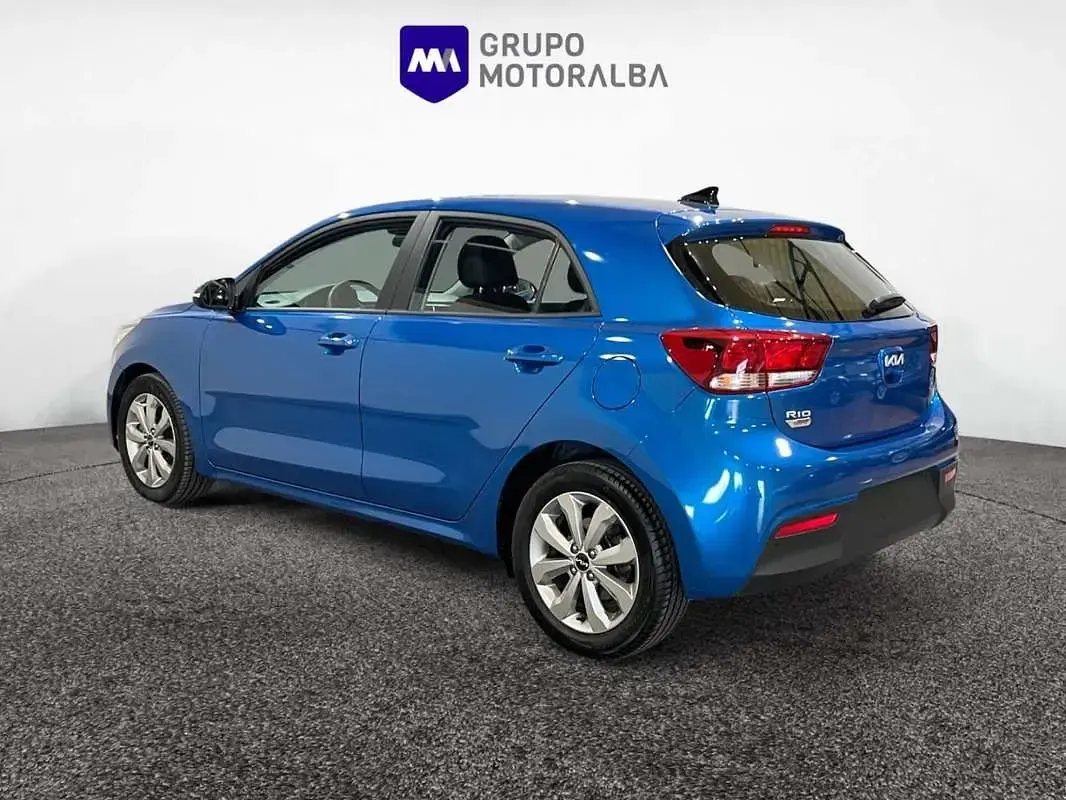 Usado Kia Rio 101 CV (74 kW) 2022 Azul Utilitario