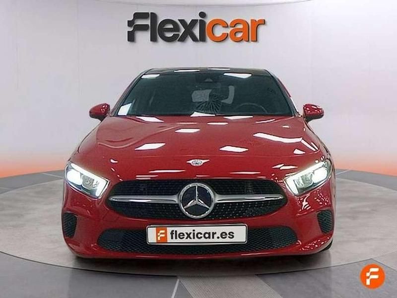 Usado Mercedes A180 109 CV (80 kW) 2019 Rojo Utilitario