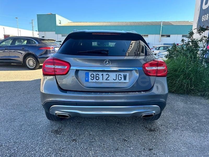 Usado Mercedes GLA200 Style 136 CV (100 kW) 2015 Gris / plata SUV
